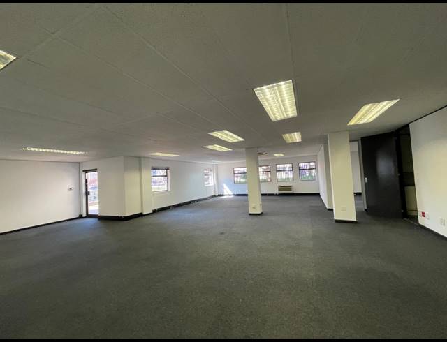 361M² OFFICE TO LET IN BRYANSTON